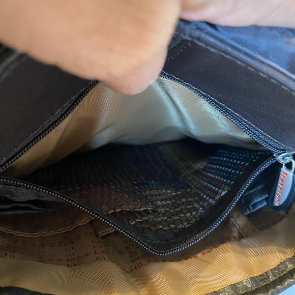 Travelon unisex brown leather crossbody - Picture 8 of 13
